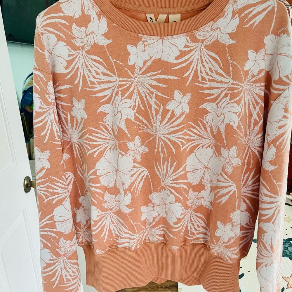 Roxy Peach and White Floral Sweatshirt. Used twice.